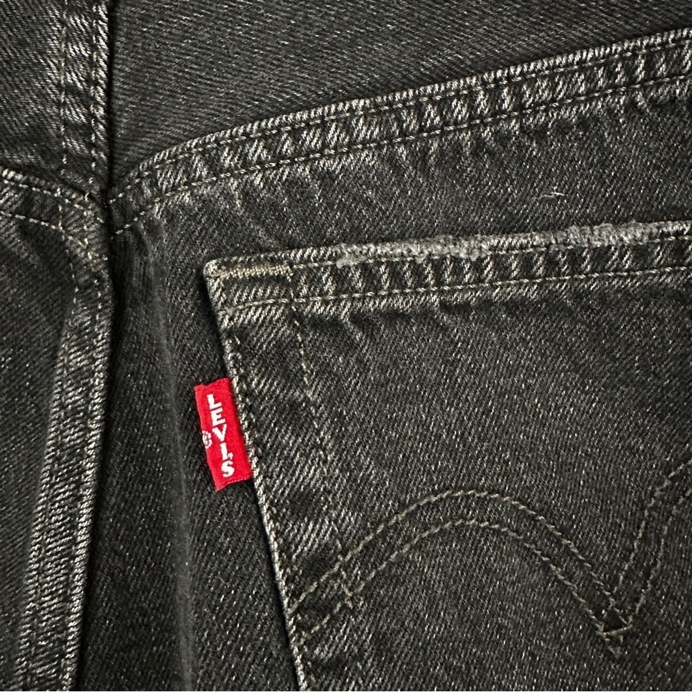 LEVI’S 501 Distressed Big E Shorts - Picture 6 of 14